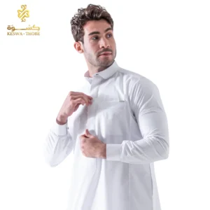 ثوب رجالي صيفي أبيض موديل سراج خامة إسبن نص واقفة مع سوستة سحاب.