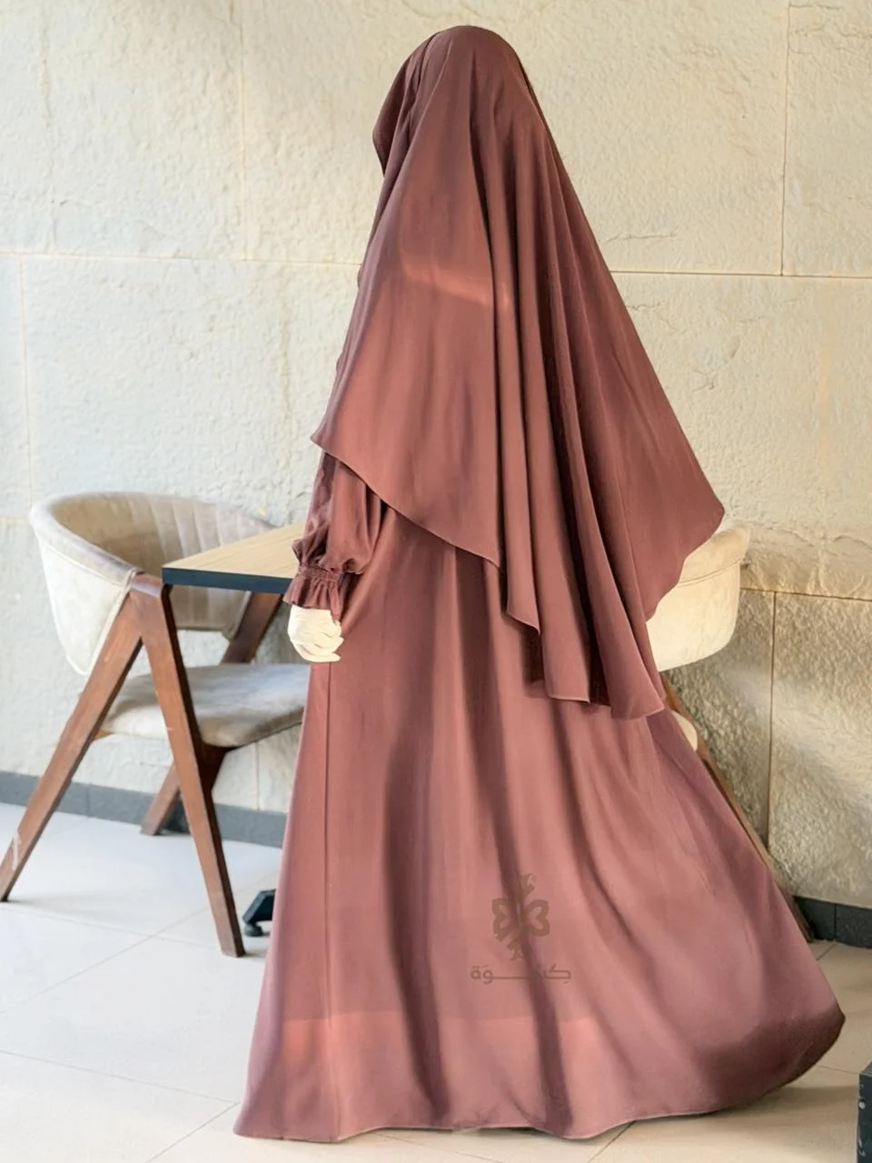 تفاصيل الظهر والوسع في طقم فرنسي موديل سلمى طوبي
