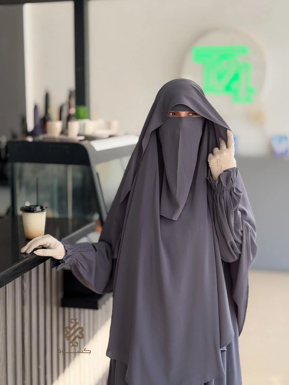 تفاصيل أكمام وخمار طقم فرنسي موديل سلمى رمادي
