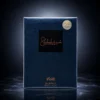 عبوة عطر شهرة للرجال من الرصاصي على خلفية داكنة