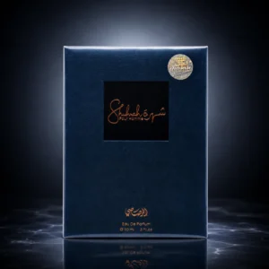 عبوة عطر شهرة للرجال من الرصاصي على خلفية داكنة